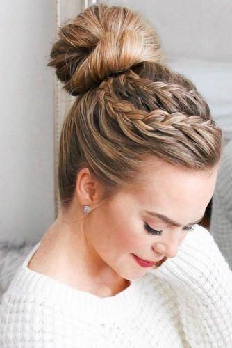 messy hair bun for shoulder length hair