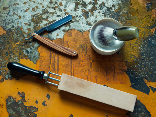 how to sharpen a razor blade with a stone