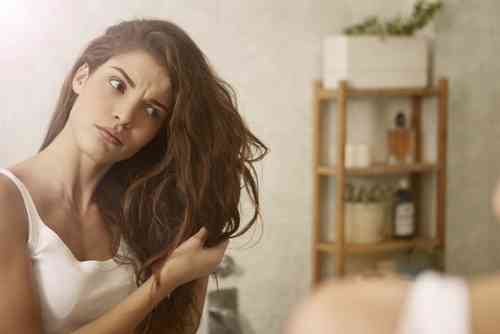 benefits of applying oil on wet hair