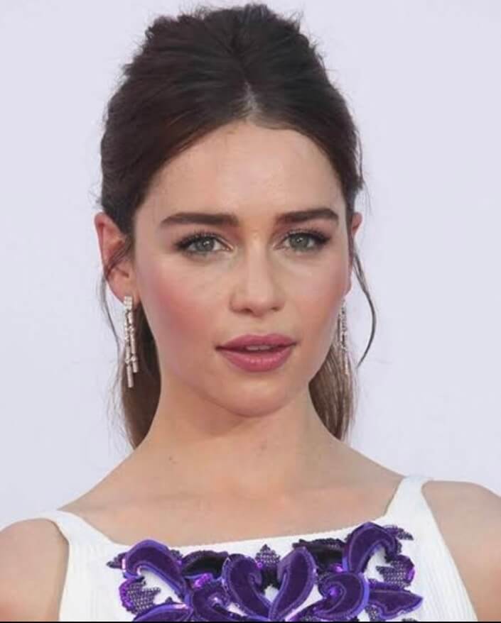 beautiful emilia clarke hairstyles that you can recreate with