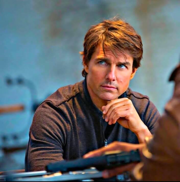 tom cruise messy hairstyle
