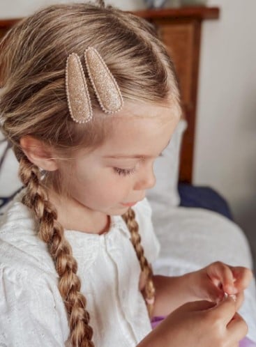 Glittery clips hairstyle for back to school